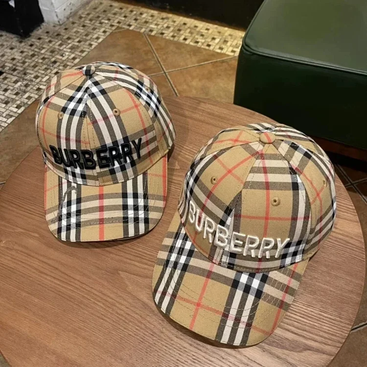 Burberry Vintage Check Cap [32