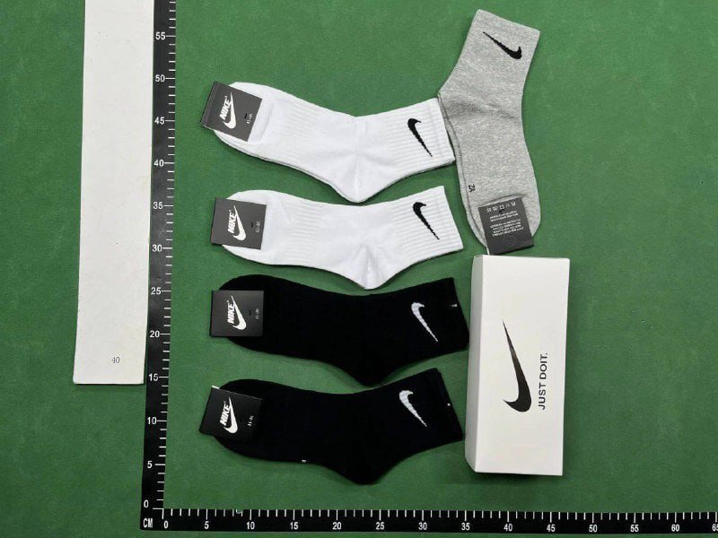 BapeNikeSupremeChrome Hearts Socks (5 Pairs In 1 Box) -2