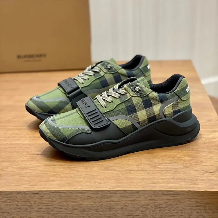 Burberry vintage shoes