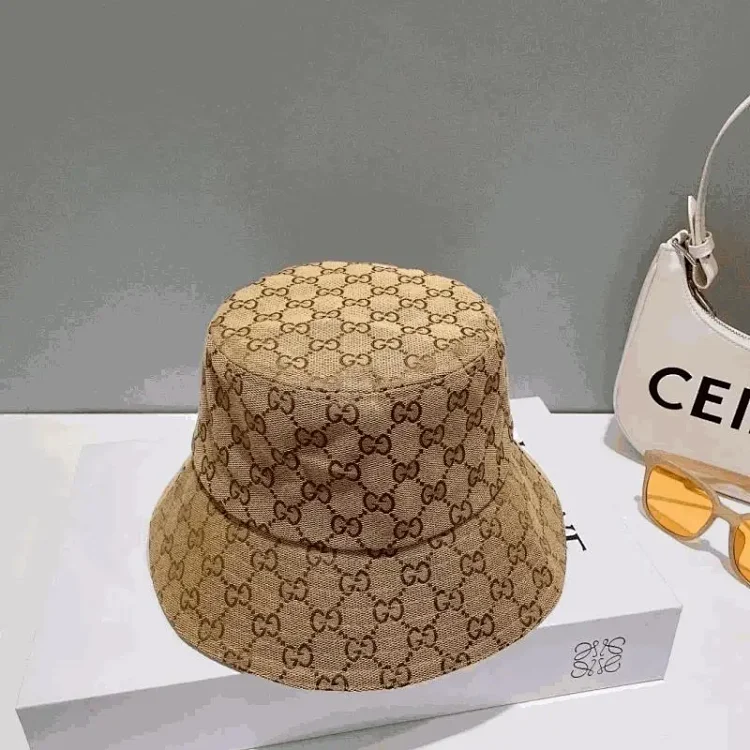 GUCCI GG Supreme Bucket Hat [