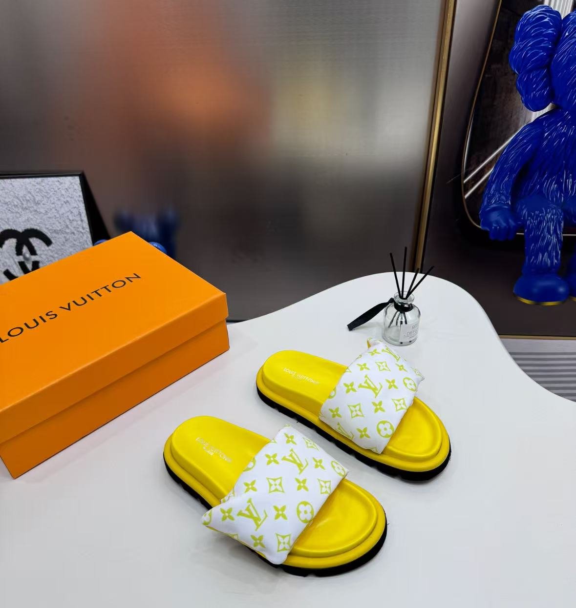 LV Louis Vuitton Velcro Slippers Couples -4