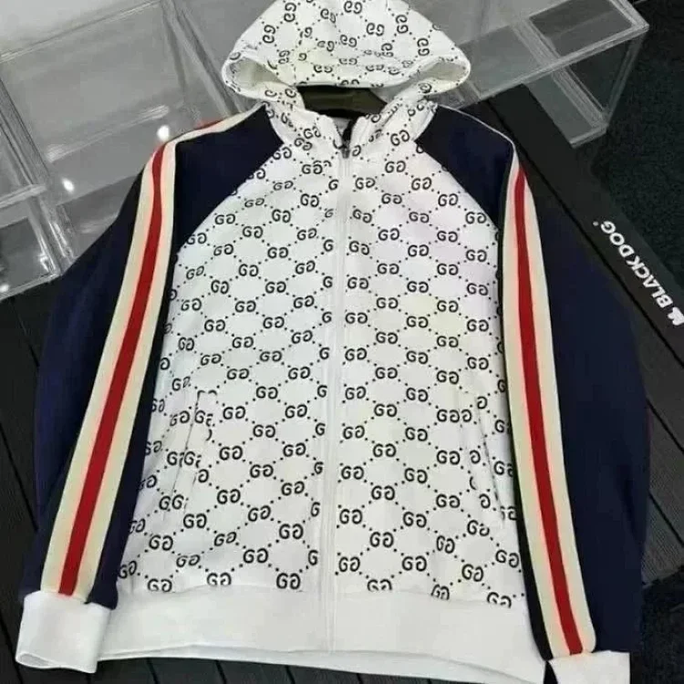 Burberry   Moncler  prada  dio