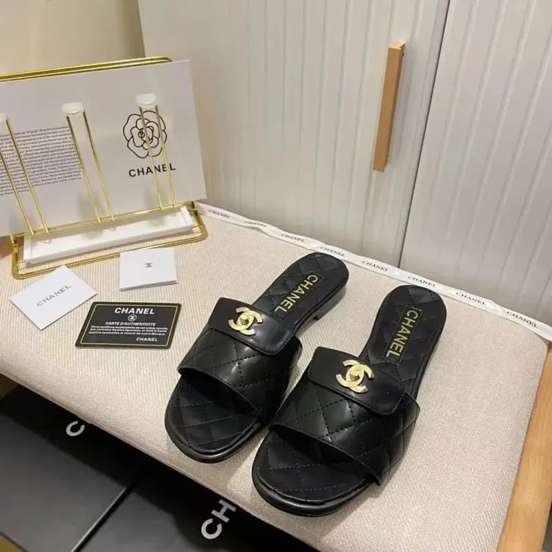 Burberry slippers Chanel Gucci slippers -4