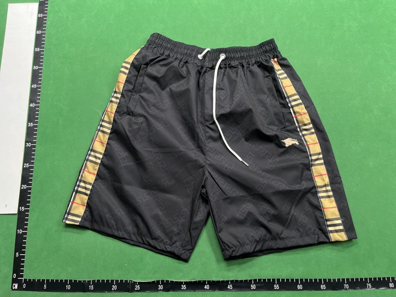 Burberry Equestrian Knight and Check Shorts [40 styles] -3