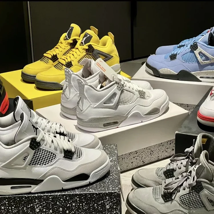 Nike Air Jordan 4 Retro Sneake