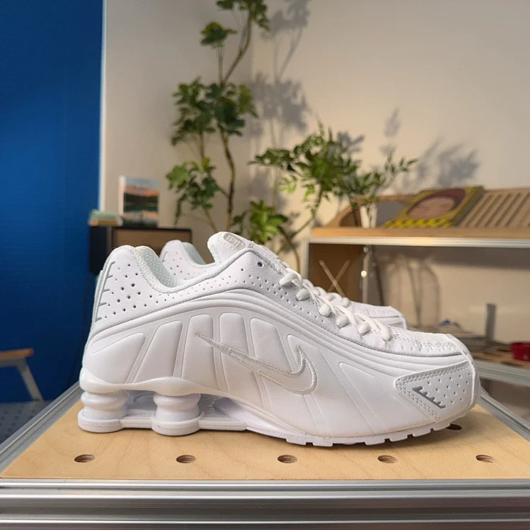  Nike Shox R4 Sneakers [40 styles]