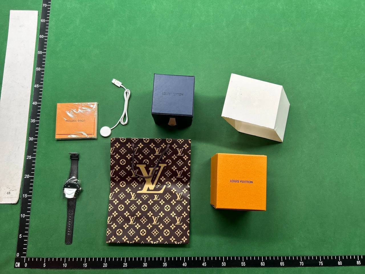  LV Tambour Horizon Light Up Smart Watch -2