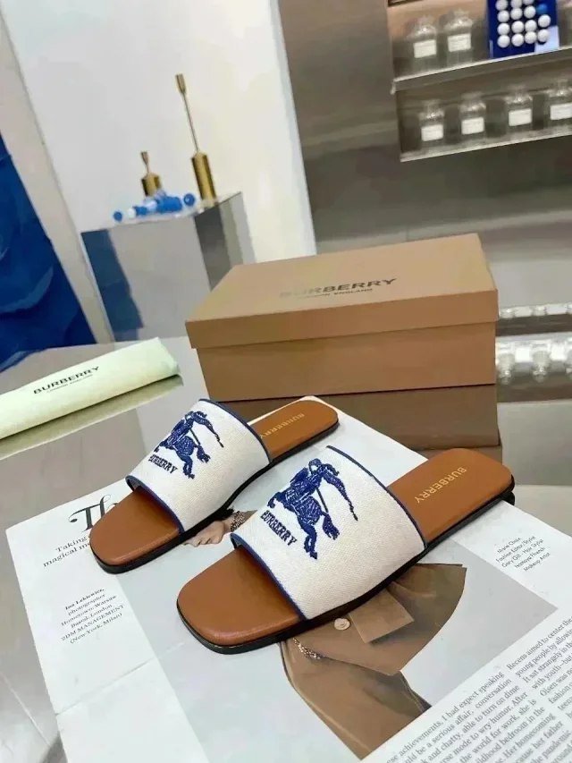   Gucci GG Supreme Slides [38 styles] -2