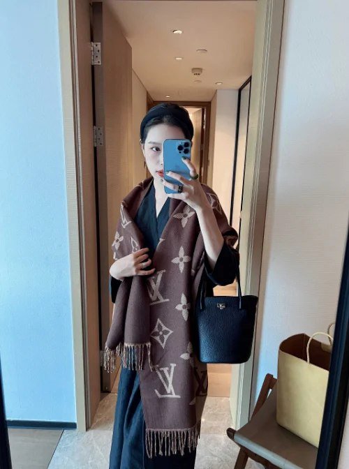 Louis Vuitton Monogram Flower Scarves [21 styles] -3