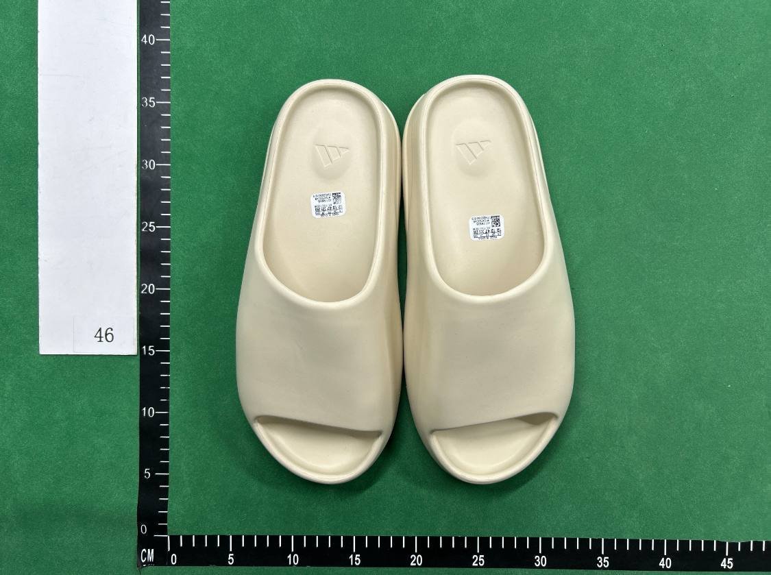 MANY YEEZY SLIDES -3