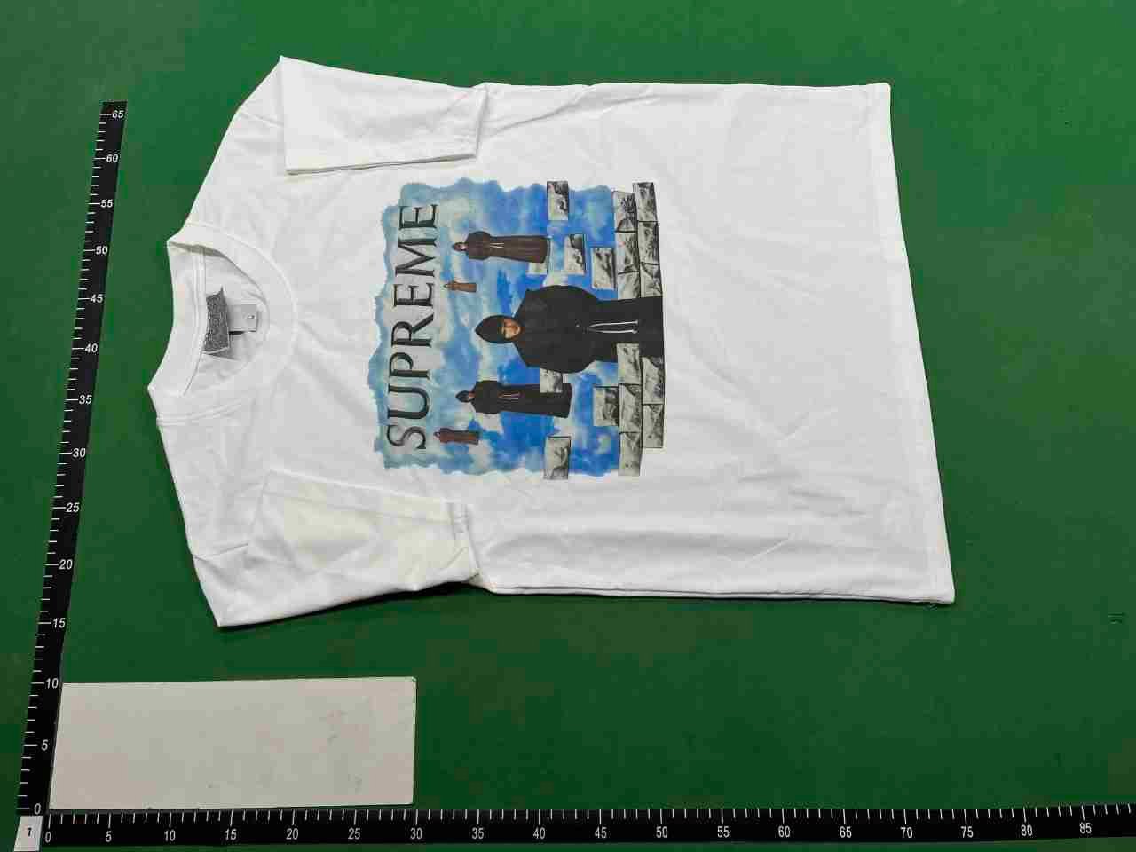 Supreme T-shirt  (32 CP) -2