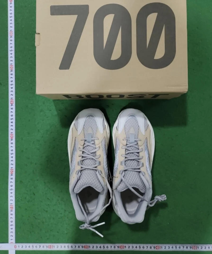 Yeezy Boost 700 -2