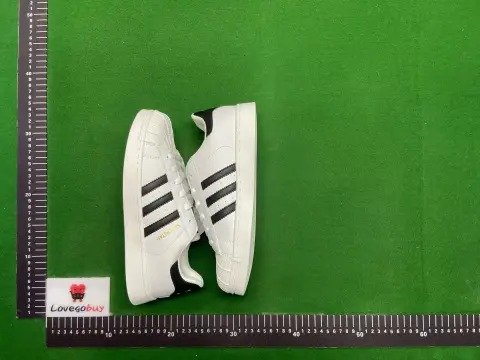 Triple-leaf, three-stripe, gold-label shell-toe shoes -3