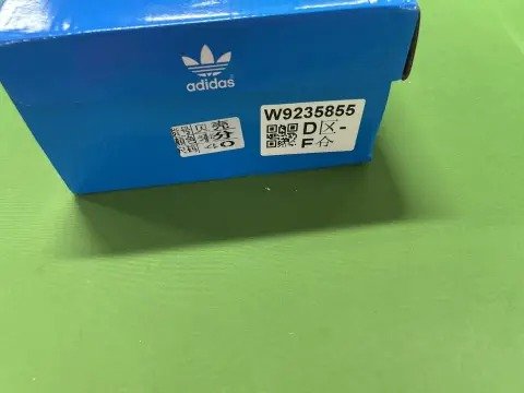 Triple-leaf, three-stripe, gold-label shell-toe shoes -4