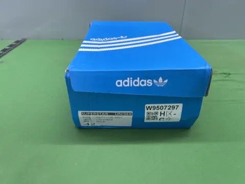 Triple-leaf, three-stripe, gold-label shell-toe shoes -5