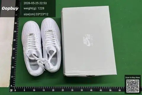 S size, pure white and pure black, no built-in air cushion. Material: leather. Not as good as the DC version. -3