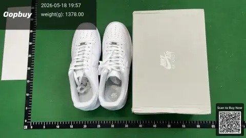 S size, pure white and pure black, no built-in air cushion. Material: leather. Not as good as the DC version. -4