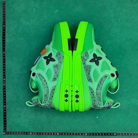TT 8 Round-Toe Low-Top Sneaker