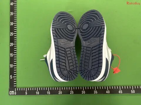 Air Jordan 1 Low Couple Sneakers -4