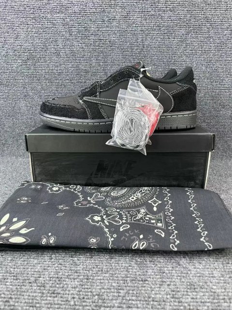 9.9 Second-Kill Sneakers