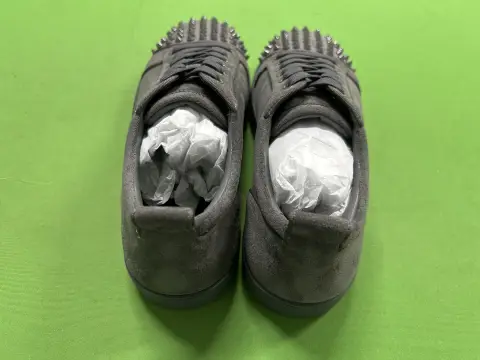 C*h * isti*an Lo * bou*tin rivet shoes -3
