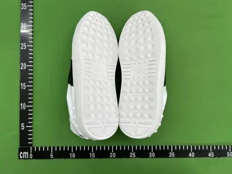 2024 new V home thick bottom rivet small white shoes for men and women with Joker lace-up casual sports shoes color matching board shoes -3
