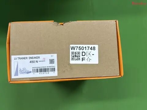 1L Premium Sneakers -3