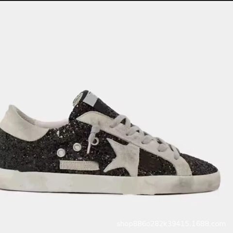 Casual Low-Top Sneakers