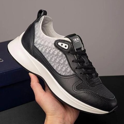 B25 Sports Sneakers