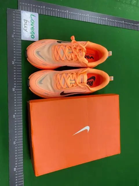 GT Batch Air Zoom Vomero Plus -2