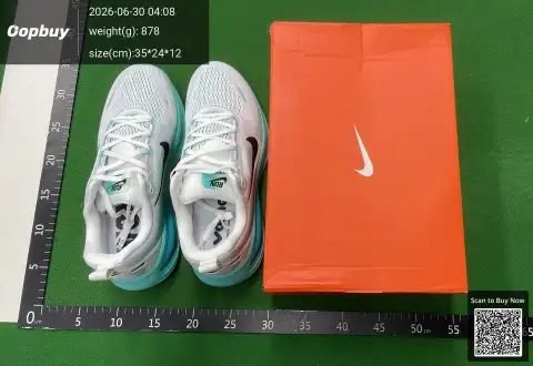 Vomero 18 Running Shoes -4
