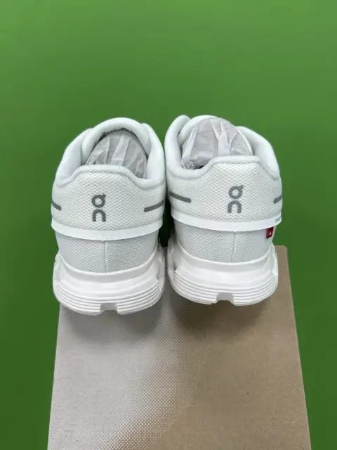 SK01-03808 Running Shoes -1