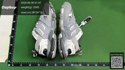 Track 3.0 LED Sneakers