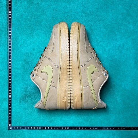 Vintage Leather Low-Top Sneake