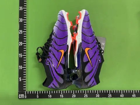 Low-Top Football Cleats -4