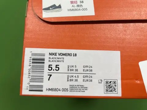 Vomero 18 Running Shoes -3