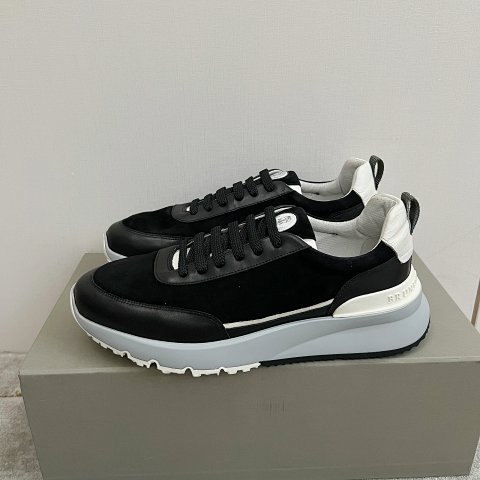 Black Low-Top Casual Sneakers