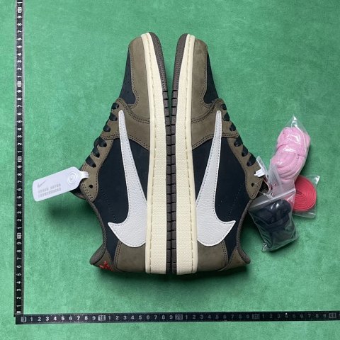 Air Jordan 1 Low Sneakers