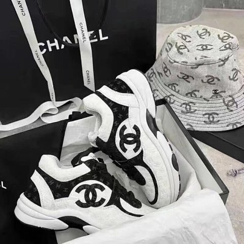 Platform Two-Tone Low-Top Snea