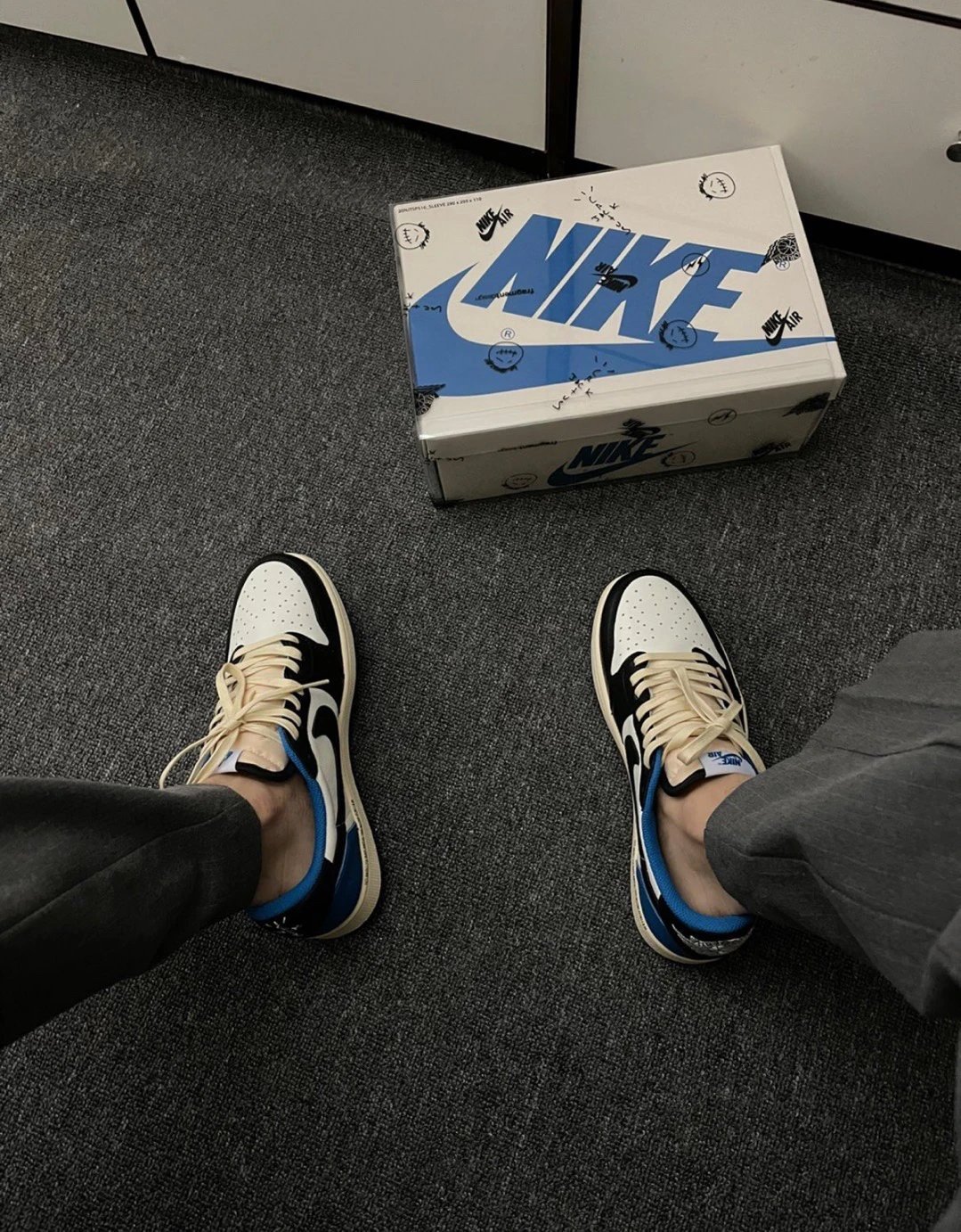 TS 1 Sneakers
