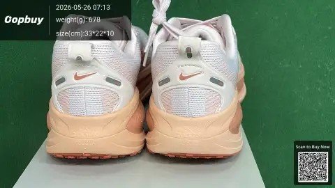 Vomero 18 Running Shoes -4