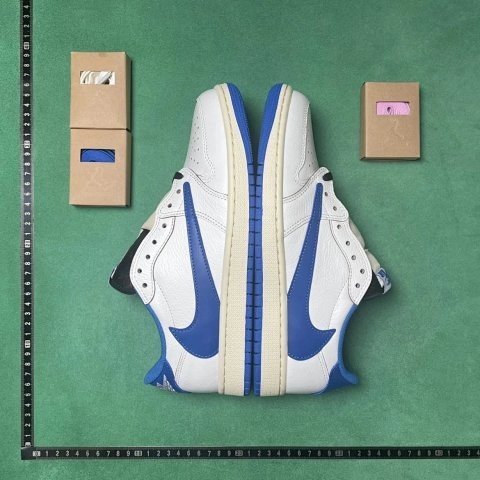 Retro Low-Top Basketball Sneak