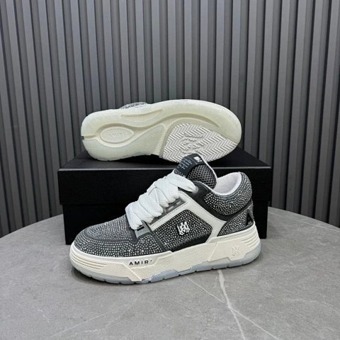 AM1 Low-Top Sneakers