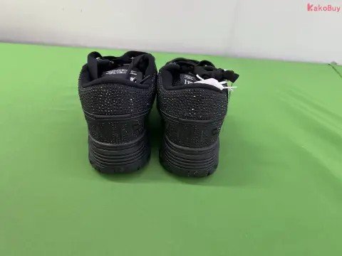 AM1 Low-Top Sneakers -4