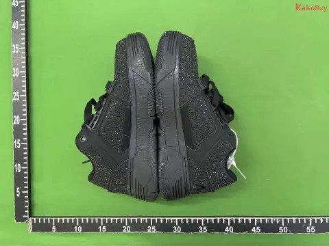 AM1 Low-Top Sneakers -3