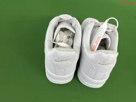 Classic Low-Top Casual Sneakers -4