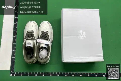 Classic Low-Top Casual Sneakers -3