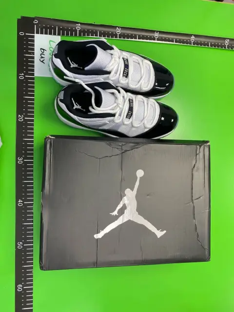 Retro 11 Low Basketball Sneakers -4