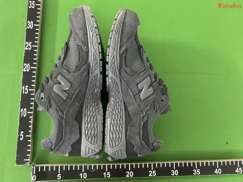 2002R Retro Running Shoes Collection -2