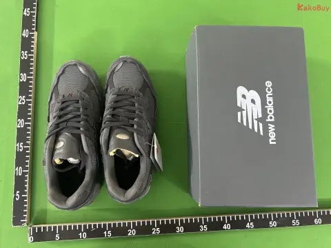 2002R Retro Running Shoes Collection -4